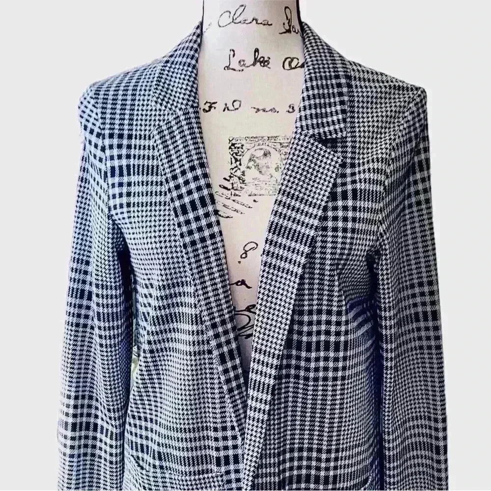 Divided H&M White& Black Classic Plaid blazer jacket size XS Viscose  blend Soft